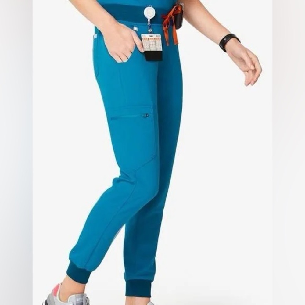 Figs Women's Alps Blue Zamora Joggers and Casma 3 Pocket Top